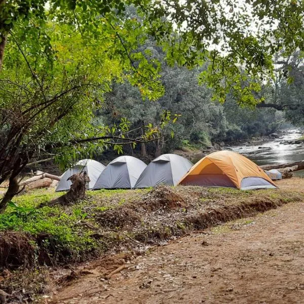 Coorg River Rock Camping，位于马迪凯里的酒店