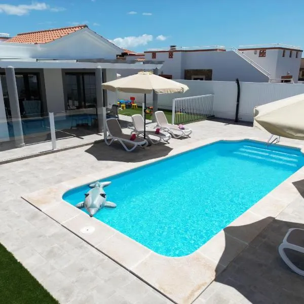 Ideal for family holidays, near beach and golf- Casa James，位于La Guirra的酒店