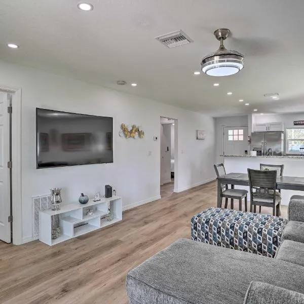 Hot Tub and Fenced Yard Home in Sebring，位于锡布灵的酒店