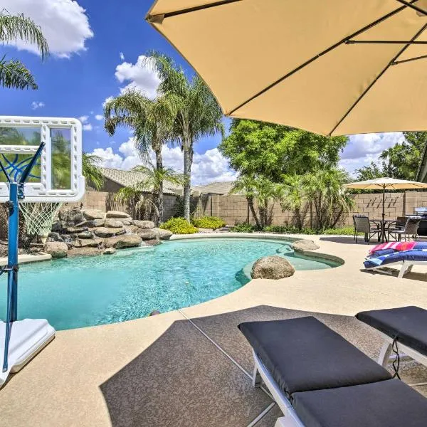 Pool, Hot Tub and Patio Mesa Oasis Desert Getaway，位于梅萨的酒店