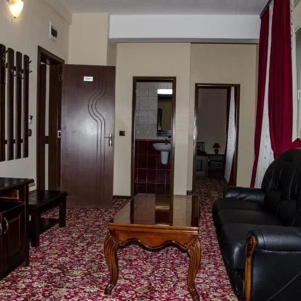 红宝石酒店，位于Plovdivtsi的酒店