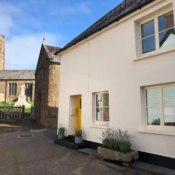 Church View - c. 1750 cosy character cob cottage.，位于Chittlehamholt的酒店