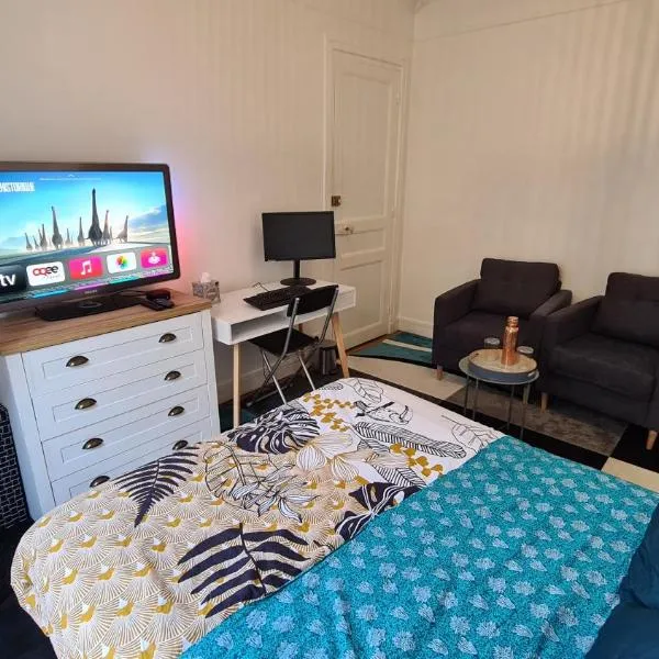 Résidence Cosy, chambre privée non mitoyenne avec serrure dans un appartement de 50 m carrés，位于科隆布的酒店