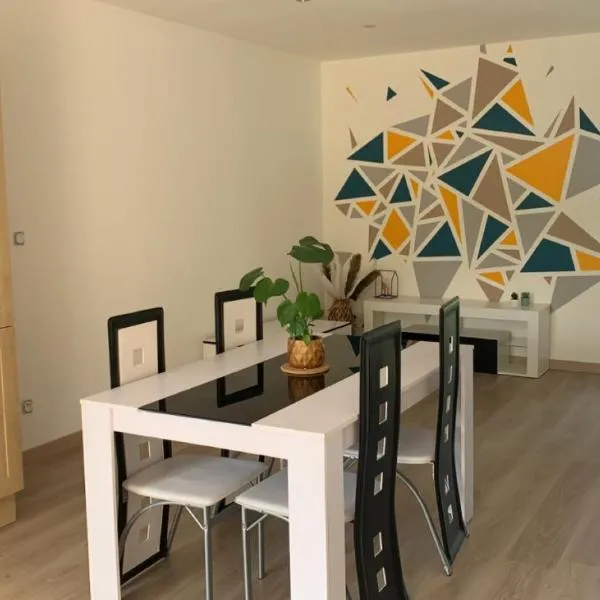 Gite chez Carolanne et Julien，位于Courtivron的酒店