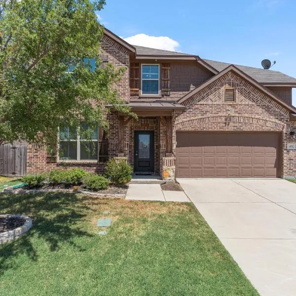 Cozy Home Away 20 Mins to Omni PGA Frisco!，位于Little Elm的酒店