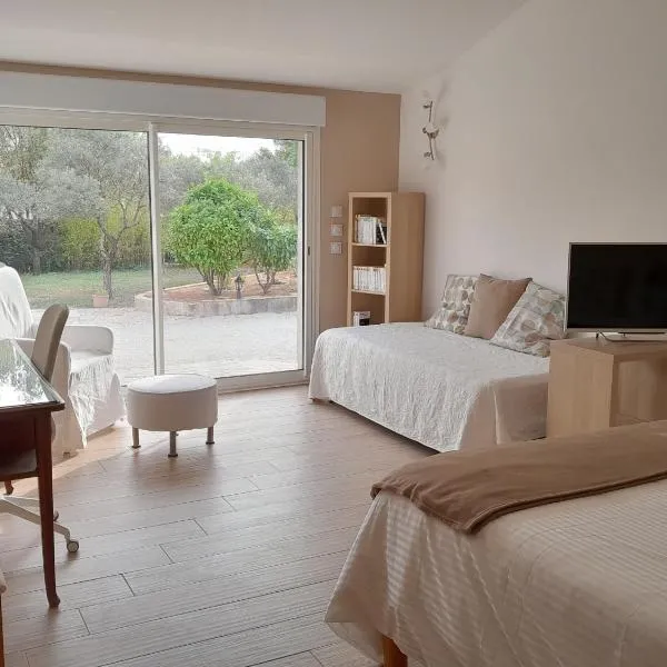 Bed & Breakfast au pays de Cézanne，位于Pourrières的酒店
