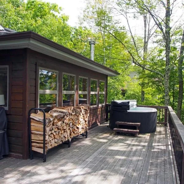 Mountaintop Lookout with Hot Tub under the Stars，位于亨特的酒店