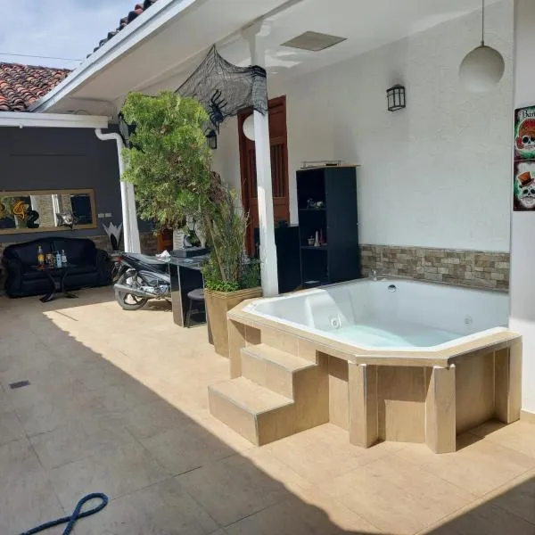 Casa con jacuzzi privado, cerca de la basílica en el centro histórico，位于布加的酒店