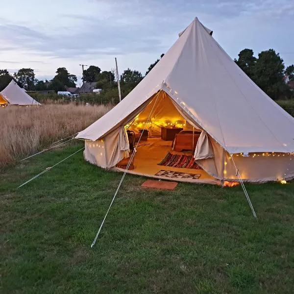 6 Guests - Bell Tent - Wood Stove - Views，位于Liverton的酒店