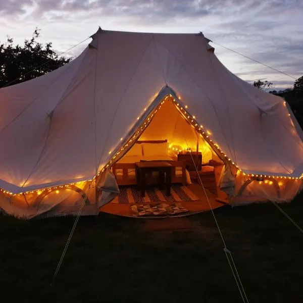 6m Emperor tent near Whitby with log burner，位于Liverton的酒店