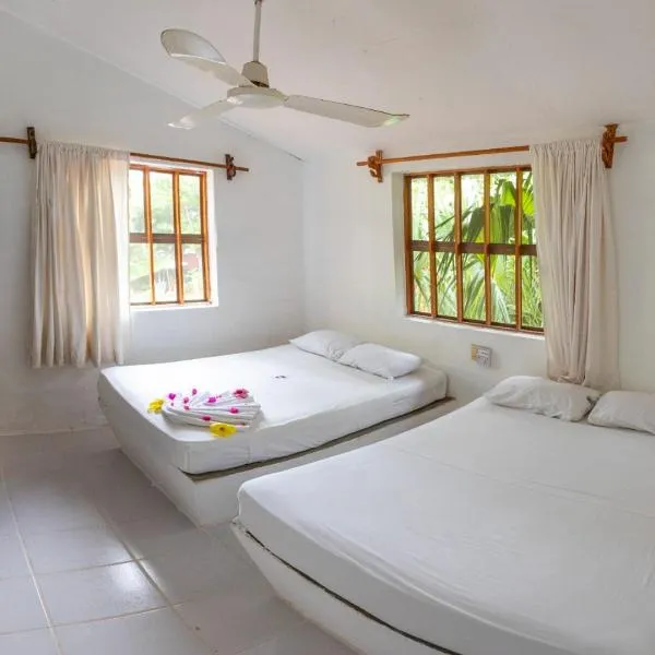 Hotel y Bungalows Acuario,位于埃斯孔迪多港的酒店