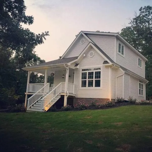 Primrose Cottage - Private Lake, Hot Tub, ATV Trails，位于Mena的酒店