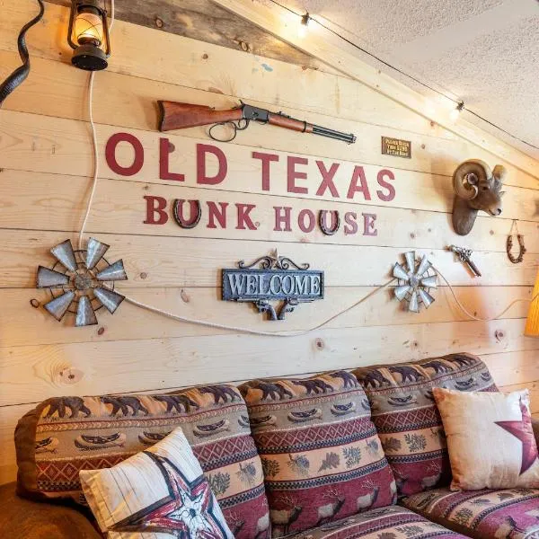 Old Texas Bunkhouse，位于Wills Point的酒店