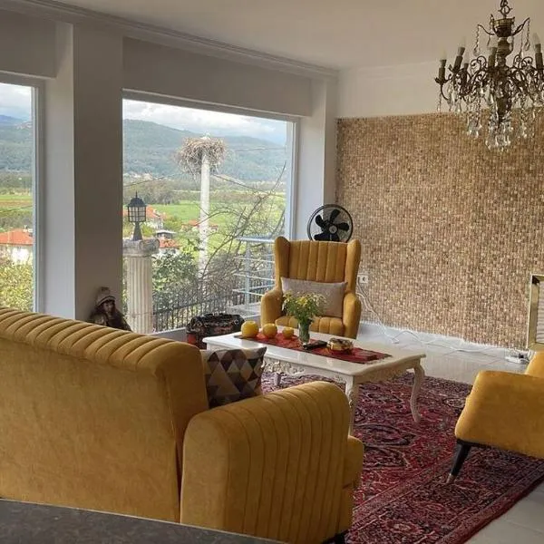 Gemütliche Villa mit Pool, extravagant, luxuriös，位于Ula的酒店
