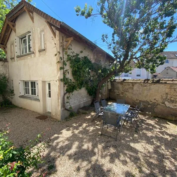 Maison Individuelle avec jardin privatif，位于雅芳的酒店