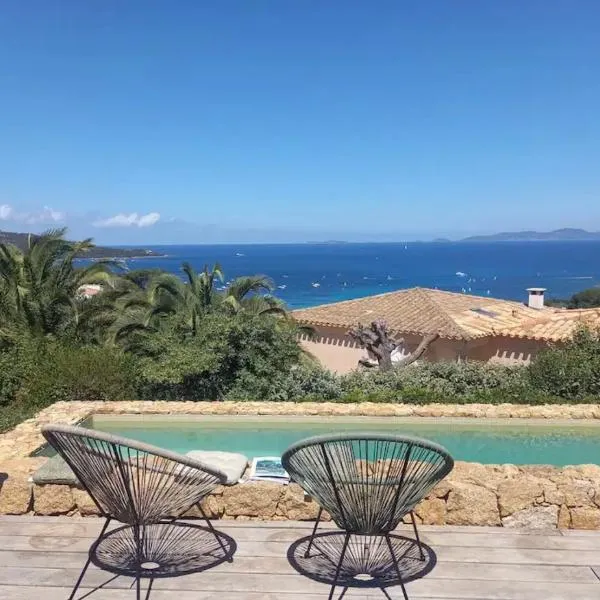 Magnifique villa vue mer avec piscine，位于科蒂基亚瓦里的酒店