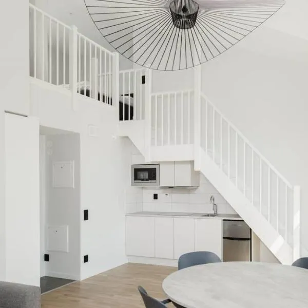 All in one Loft with Balcony and Free parking，位于利丁厄的酒店