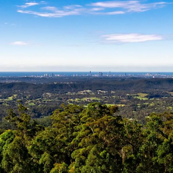 Beautiful Home with Breath-taking Views Mt Tamborine，位于North Tamborine的酒店