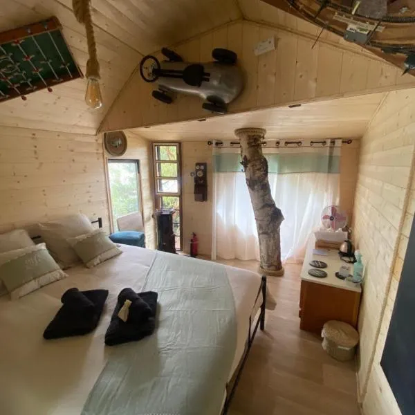 Charmante cabane perchée，位于Saintry-sur-Seine的酒店