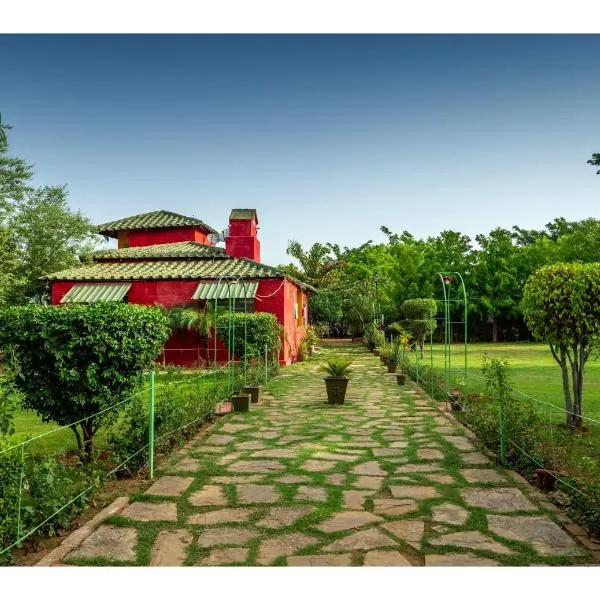 An Authentic Village Farm，位于占西的酒店