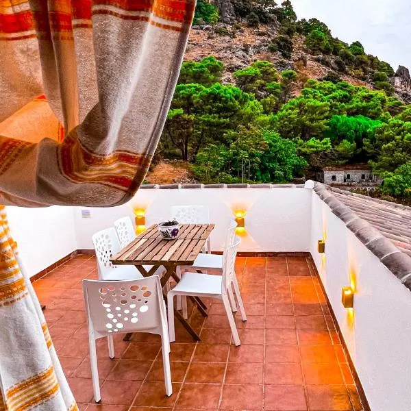 Grazalema- Casita Panorama - Fantastic views- Clima, Wi-Fi and Private Parking optional，位于格拉茨莱马的酒店