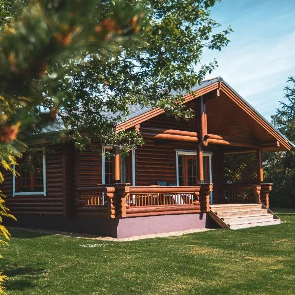 Strathisla - Luxury Two Bedroom Log Cabin with Private Hot Tub & Sauna，位于特维德上游的贝里克的酒店