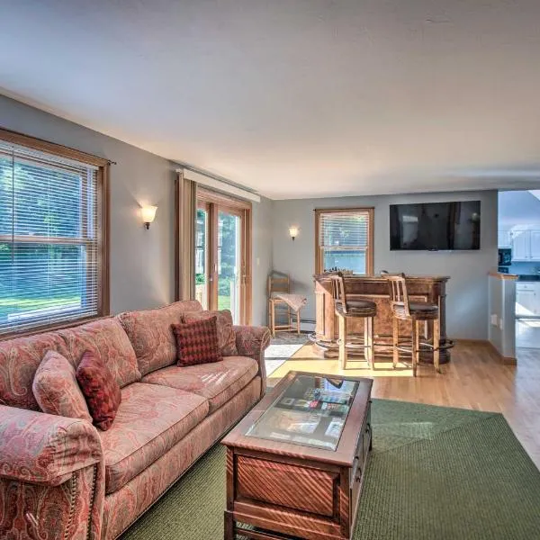 Charming Saco Home with Deck, 5 Mi to Beach!，位于索科的酒店