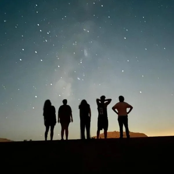 Wadi rum under stars，位于瓦迪拉姆的酒店