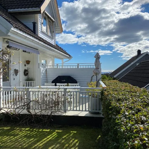 Idyllisk sørlandshus，位于里瑟尔的酒店