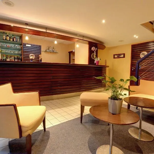 燕子餐厅酒店，位于敦刻尔克的酒店