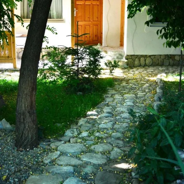 Casa de oaspeti adorabila aproape de natura，位于Grăjdana的酒店