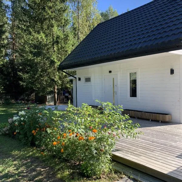 Piękny i ciepły domek w stylu skandynawskim z sauną，位于Łuka的酒店