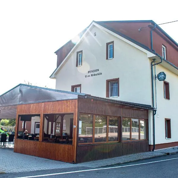 彭兹尤斯维米库拉塞霍斯特尼克酒店，位于Vřesina的酒店