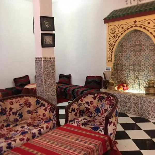 卡里姆撒哈拉旅馆，位于Tansita Kncha的酒店