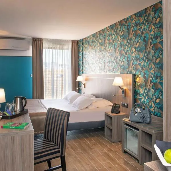 Unique Hôtel Résidence & Spa，位于圣拉斐尔的酒店