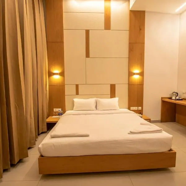 RATHNA RESIDENCY - Near US CONSULATE，位于钦奈的酒店