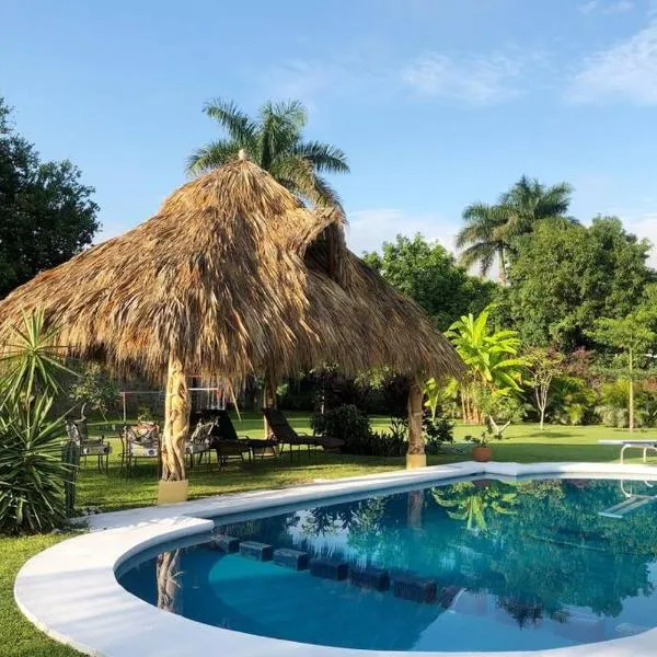 Casa Ticumán, villa campestre cerca de Las Estacas，位于Temilpa的酒店