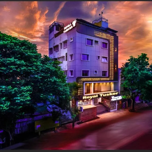 Royal Tusker Luxury Service Apartments，位于Kadakola的酒店