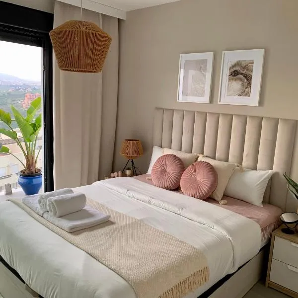 Blue Sunset Luxury Seaview Apartment La Duquesa，位于马尼尔瓦的酒店