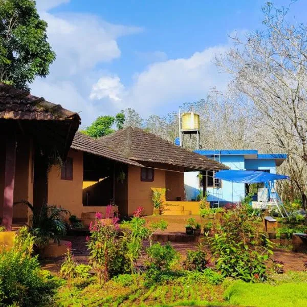 Kudil Mud Cottages, Cheemeni，位于Peringom的酒店