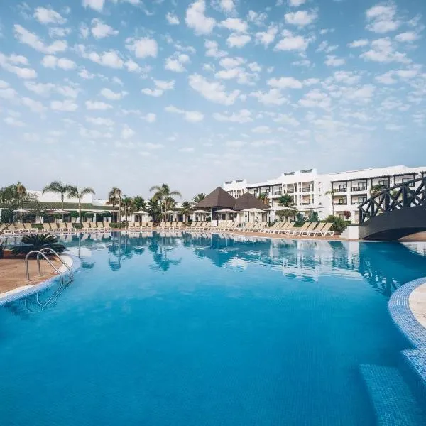 伊波罗之星度假酒店，位于Marsa Ben Mehidi的酒店