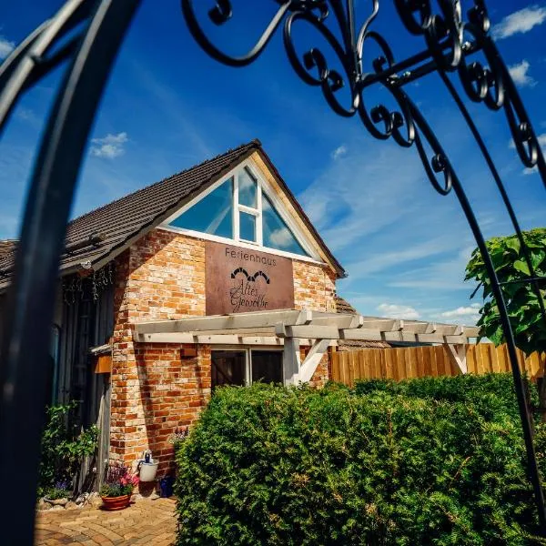 Altes Gewölbe mit Sauna und Whirlpool im Außenbereich，位于Elsterheide的酒店