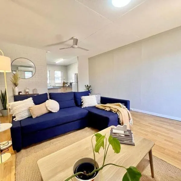 Tastefully renovated - 3 bedroom apartment，位于黑德兰港的酒店