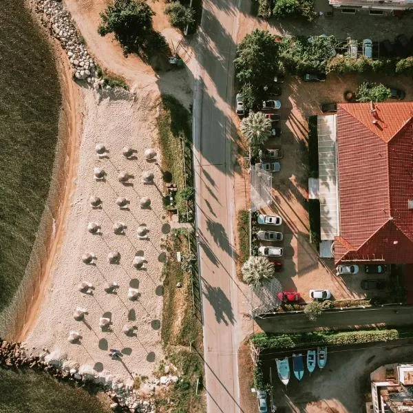 Calma Beach Hotel，位于Áno Stavrós的酒店