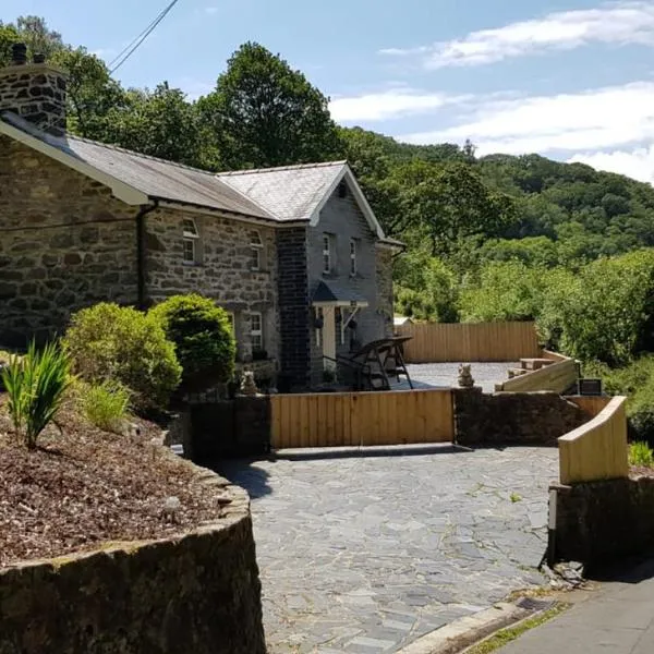 Hilltop Cottage/ Penrhiw，位于波特马多克的酒店