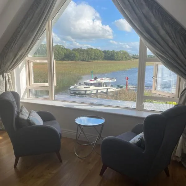 Lough Key Luxury Riverfront Apartment，位于Cootehall的酒店