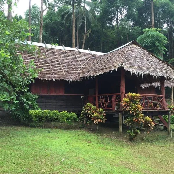 Paradise Lost Bungalows，位于克雷登岛的酒店