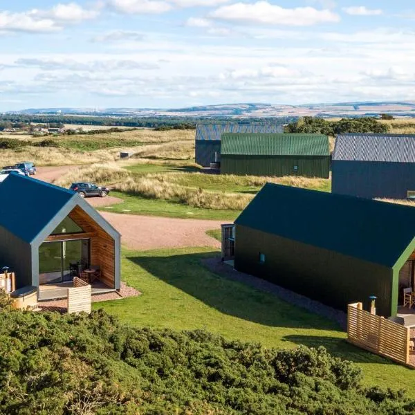 Lodges at Whitekirk Hill some with Hot Tubs - North Berwick，位于Whitekirk的酒店