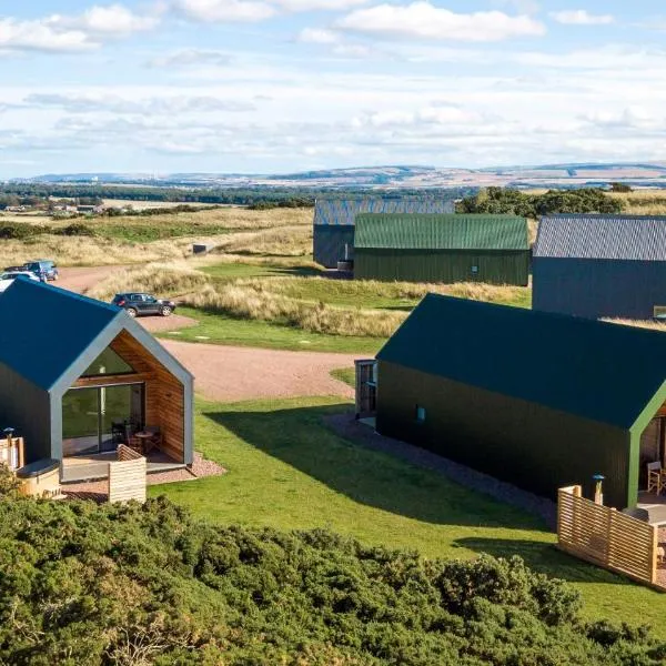 Lodges at Whitekirk Hill some with Hot Tubs - North Berwick，位于北贝里克的酒店