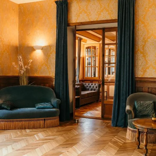 Le Cro-Magnon - hôtel & restaurant - piscine - climatisation，位于莱塞齐耶德泰阿克的酒店